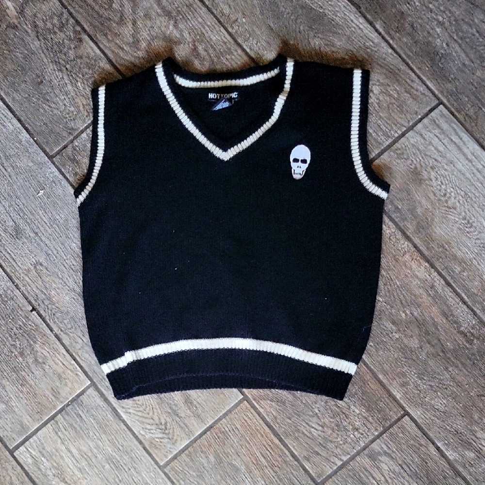 Hot Topic Black Acrylic Skulk Detail Sweater Vest